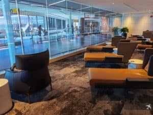 Westjet Elevation Lounge YYC Liegen mit Aussicht