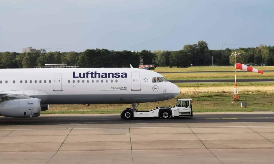 Lufthansa A321 pushback crop