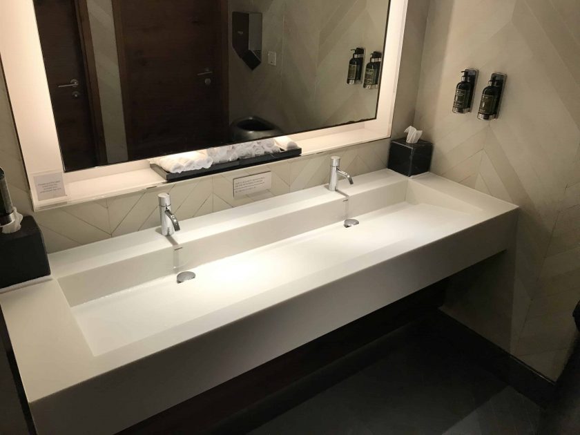 AmEx Lounge HKG Review Toilette 1
