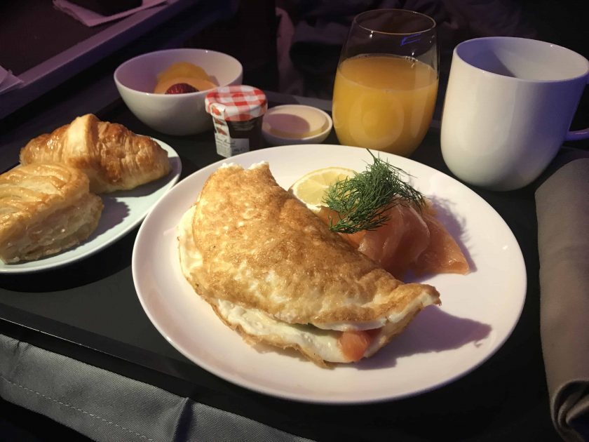 Cathay Pacific Review FRA HKG C Essen 3 Fruehstueck 2