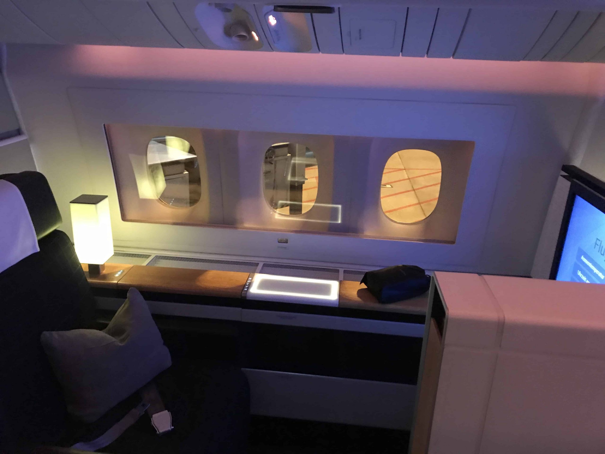 Review Swiss First Class In Boeing 777 300 To Hong Kong
